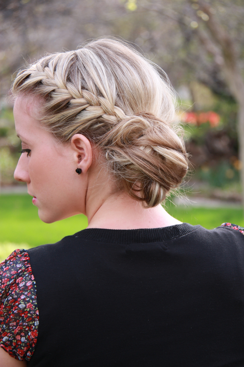 Day 11- braided messy bun - Twist Me Pretty