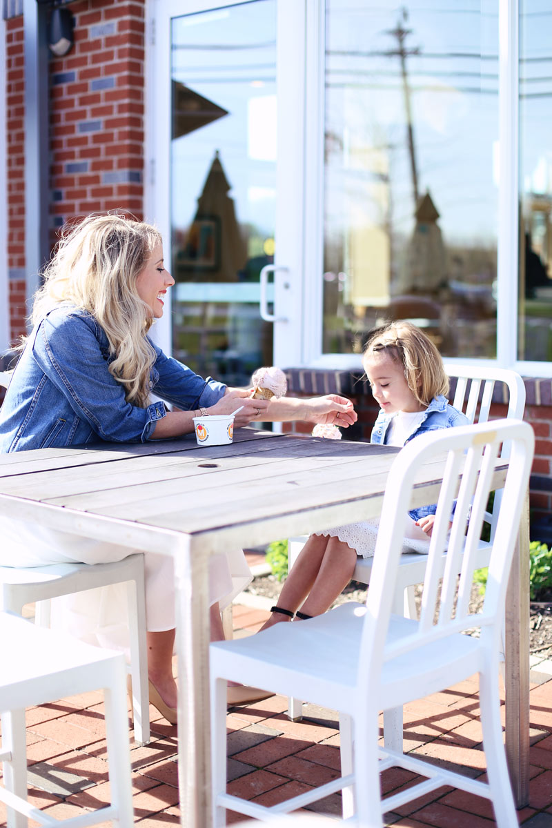 Savy and Abby eat ice creams in the sun