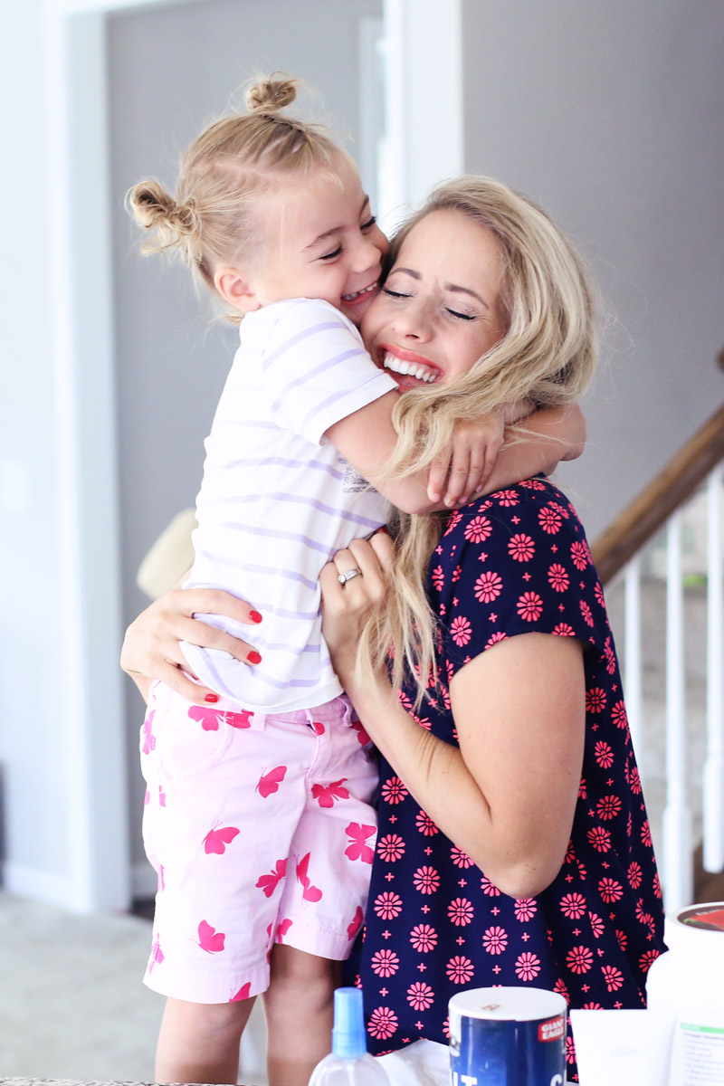 Beautiful mother-daughter cuddles. Love your hair and teach your daughter to love herself.