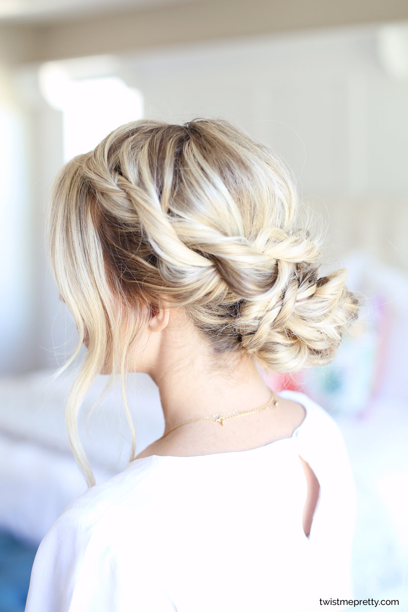 25 Easy-to-Do Curly Updos for Any Occasion