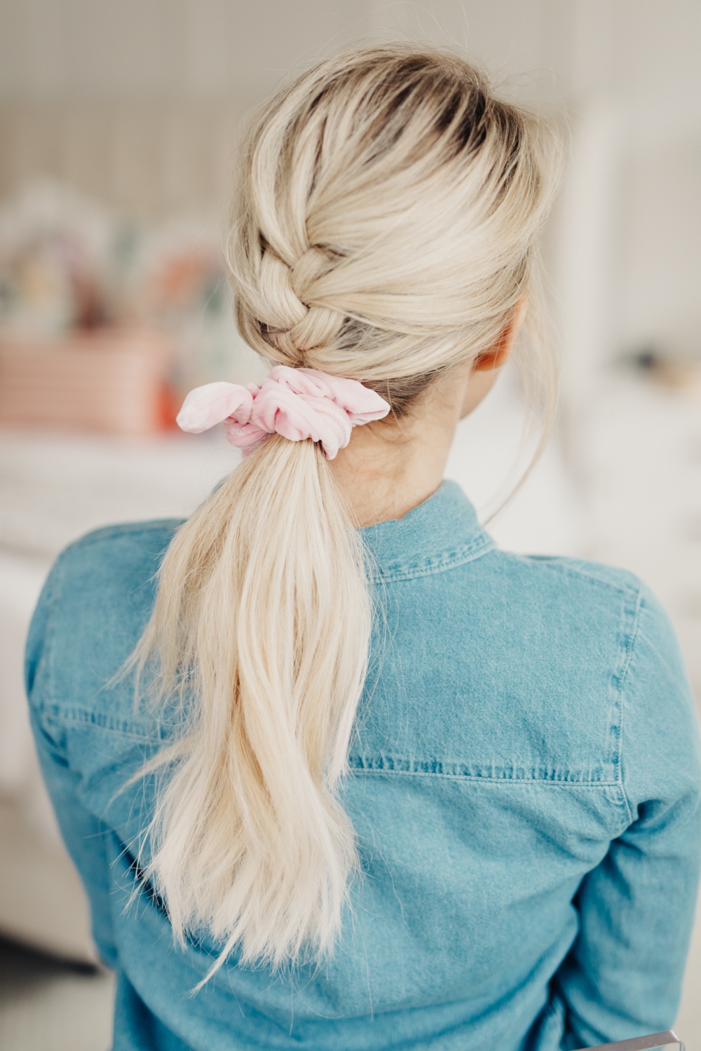 Individualitet Jabeth Wilson indendørs 8 Ways to Wear a Scrunchie! - Twist Me Pretty