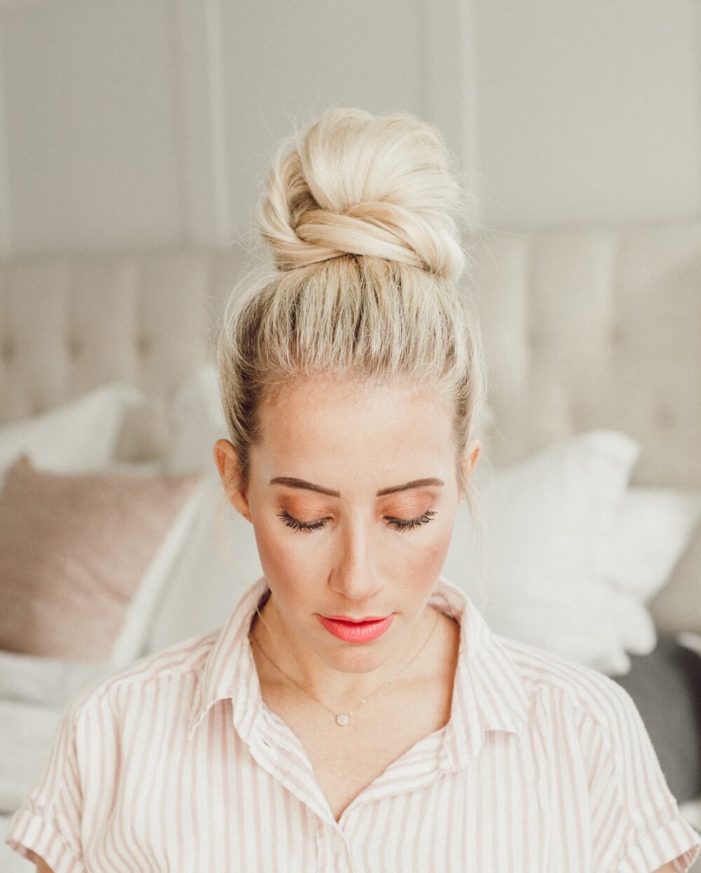 5 cute messy bun tutorials from Abby from twistmepretty.com