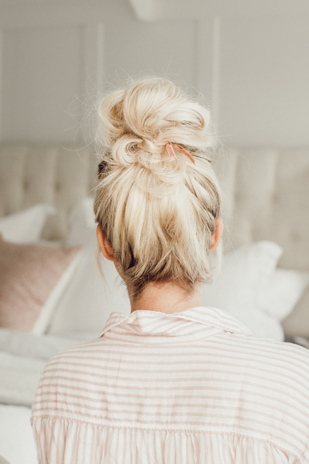 how to do a messy bun with Abby from twistmepretty.com