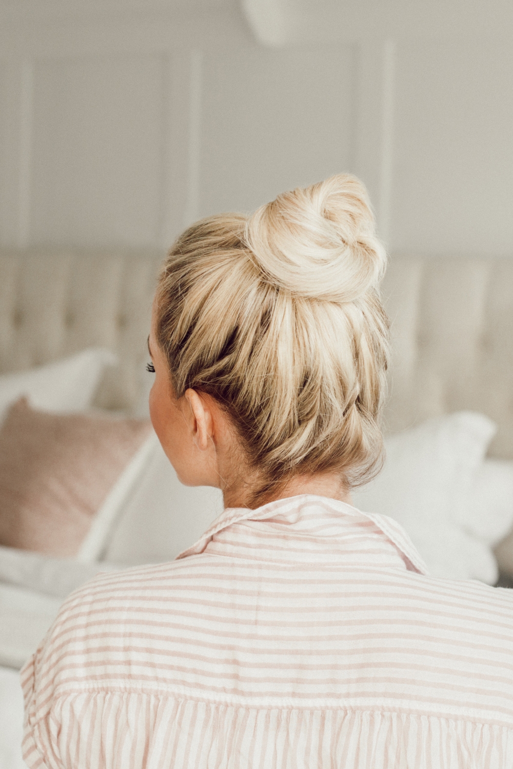 5 easy messy bun tutorials from Abby from twistmepretty.com