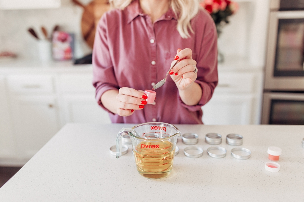 how to make lip balm in 5 easy steps www.twistmepretty.com colorant