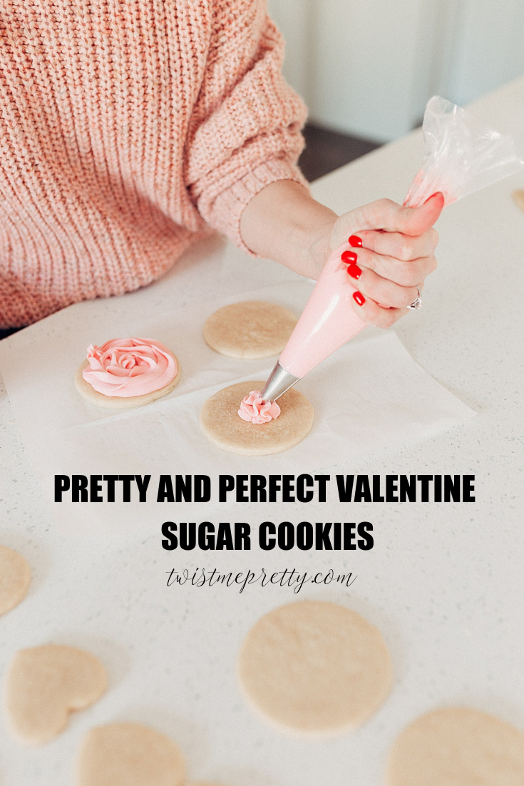 3 fail proof ways to frost Valentine's Sugar Cookies how to frost sugar cookies with twistmepretty.com