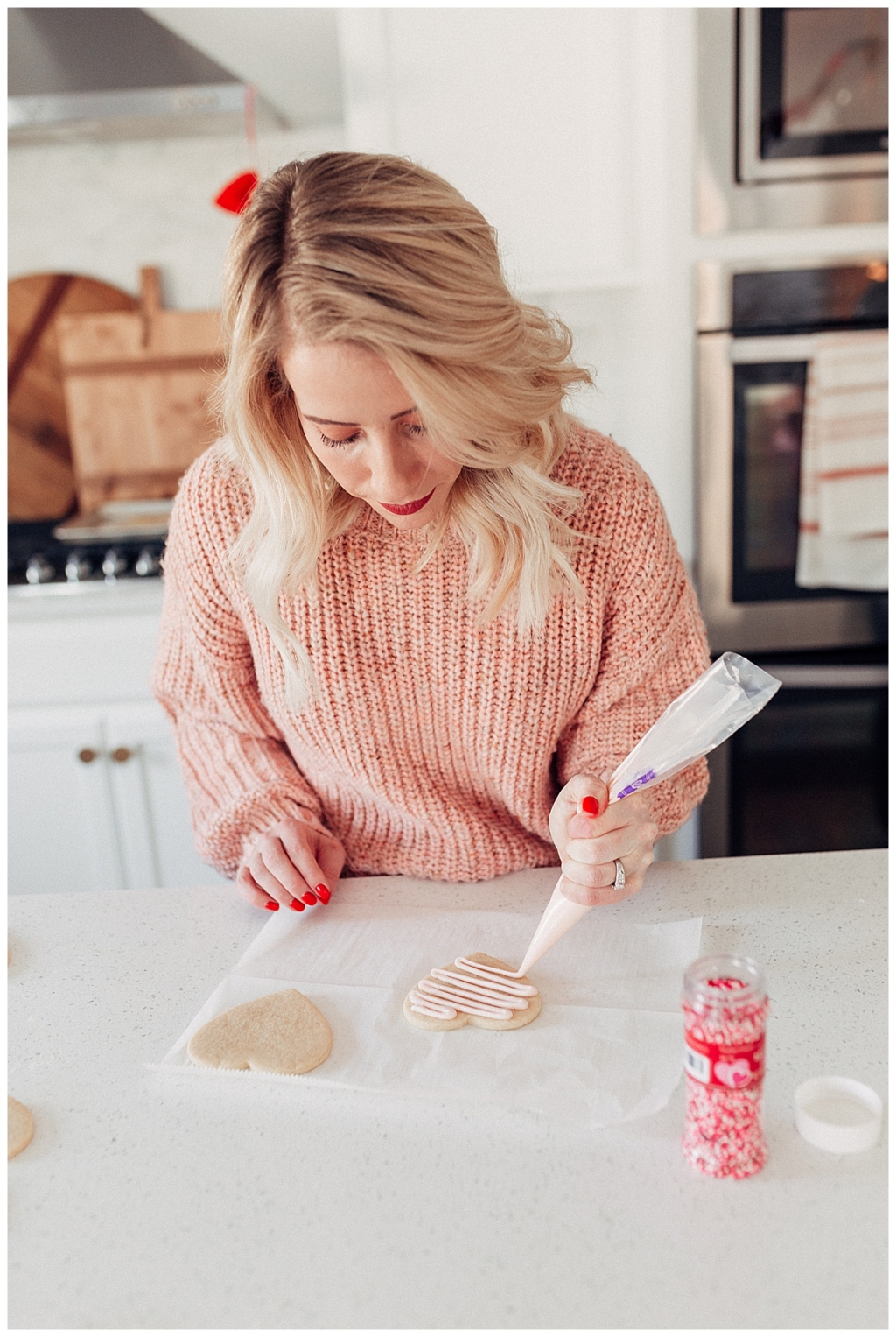 3 failproof ways to frost Valentines Sugar Cookies how to frost sugar cookies with twistmepretty.com