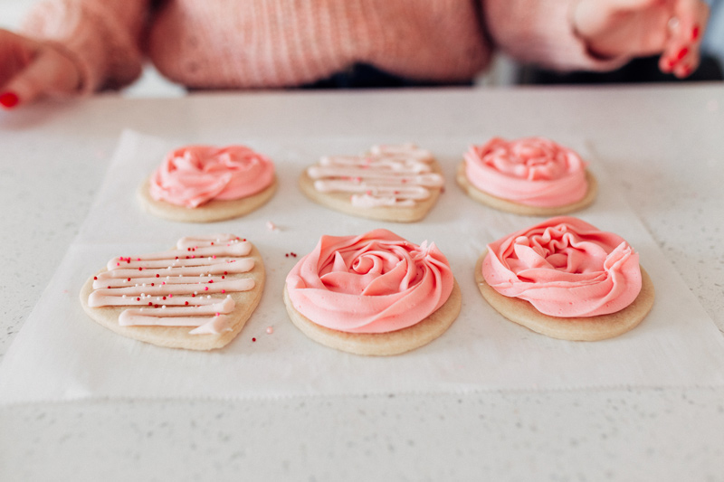 3 failproof ways to frost Valentines Sugar Cookies with twistmepretty.com