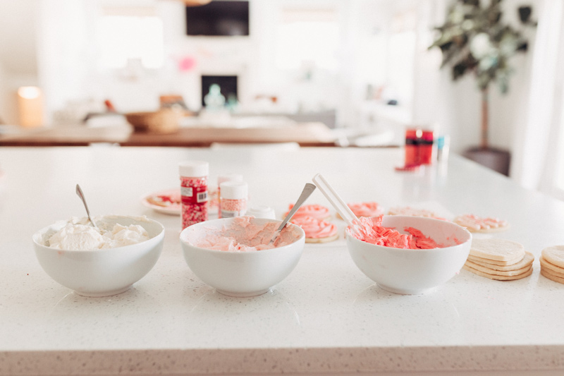 3 failproof ways to frost Valentines Sugar Cookies baking sugar cookies with twistmepretty.com