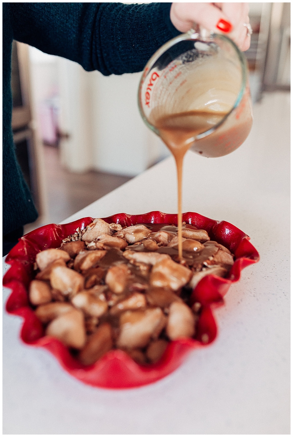 Valentine's Day Monkey Bread Recipe from twistmepretty.com how to make the best monkey bread