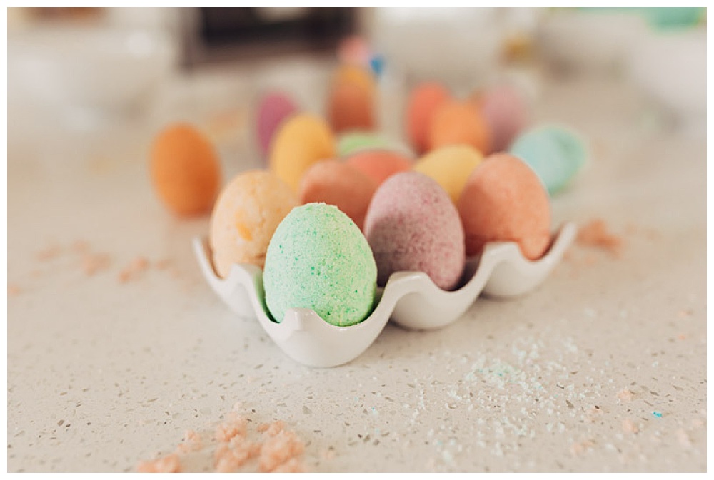 DIY Egg Bath Bomb with twistmepretty.com