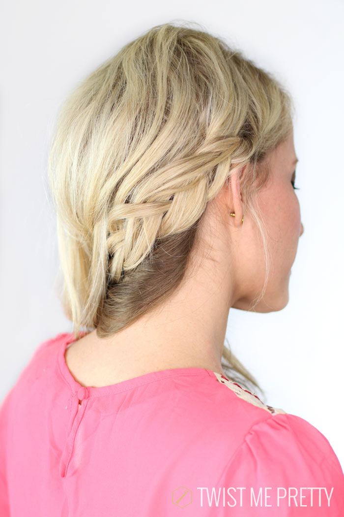 This pretty hairstyle is perfect for summer from Twistmepretty.com