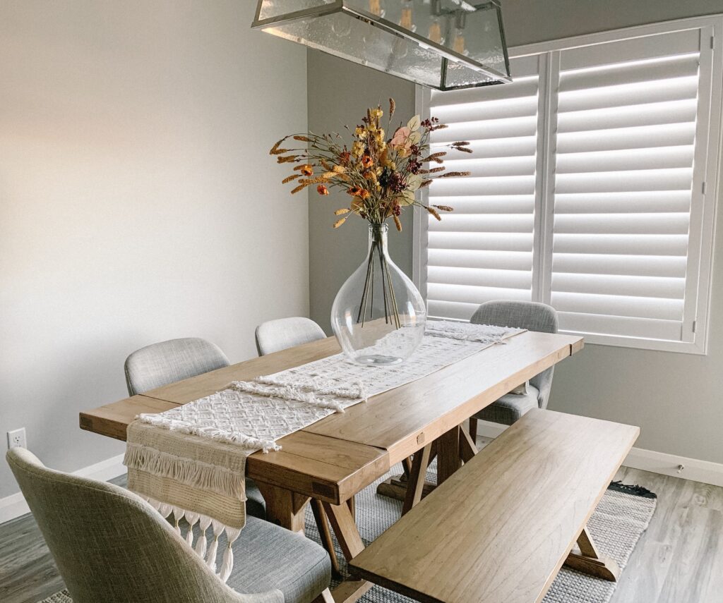 I love the idea of transitional pieces that can be up all year and simply modified for the season! Great fall decor ideas!