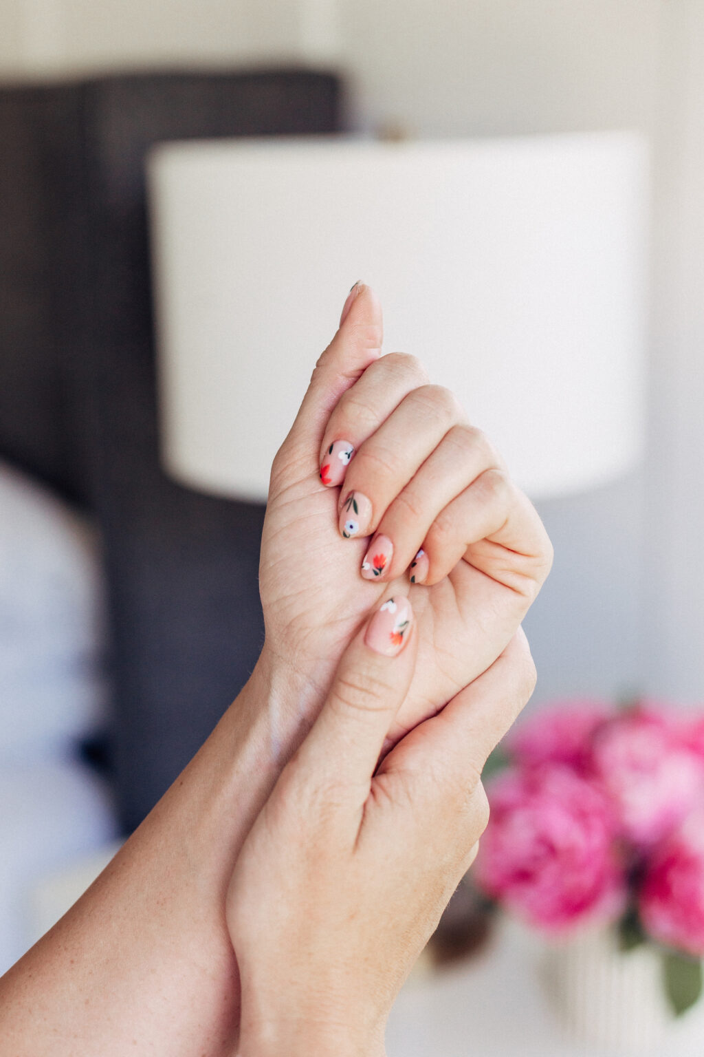 DIY Floral gel nail tutorial that is easy and so fun! 
