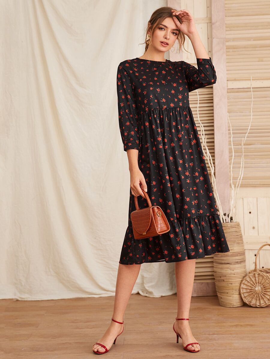 Dark dress with floral design is perfect for every season and so many holidays! 