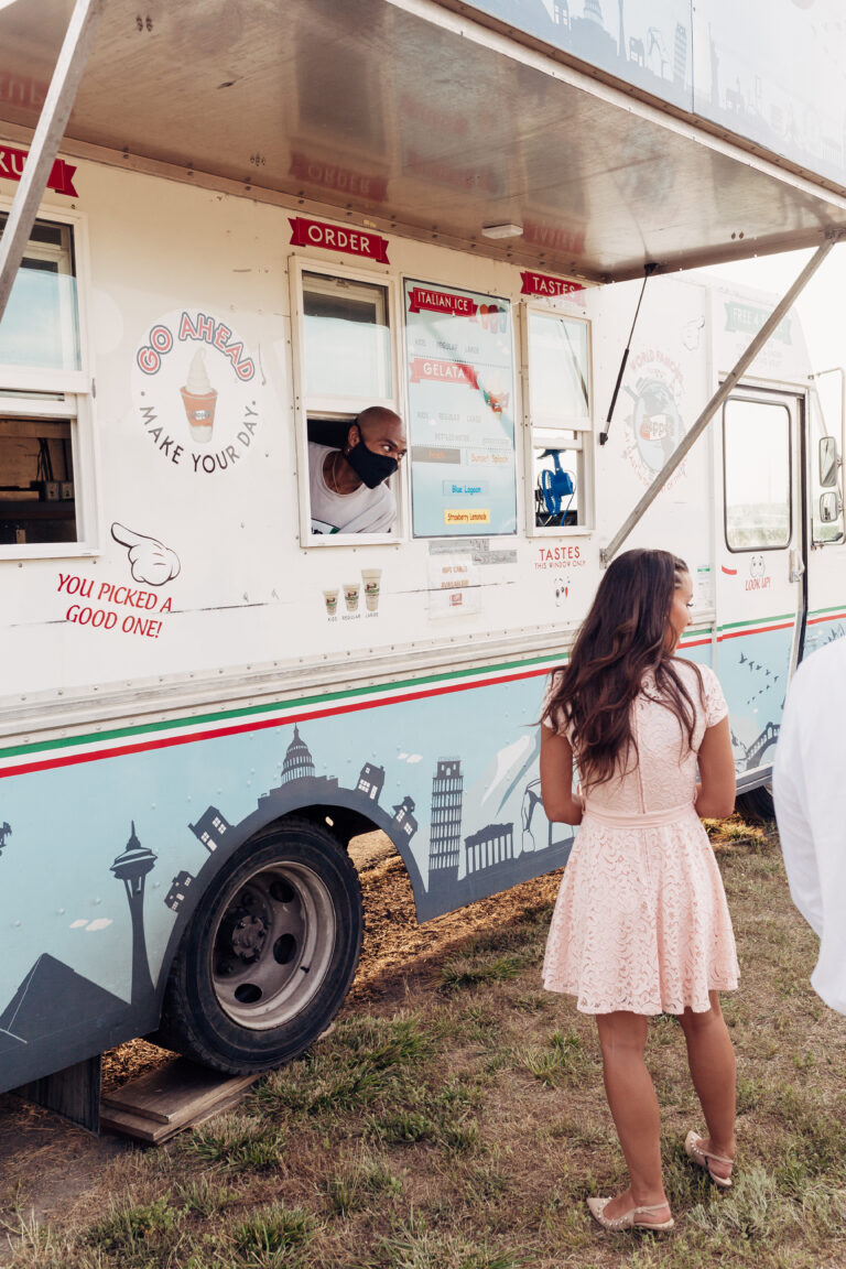 How We Used Food Trucks for our Wedding Reception Twist Me Pretty