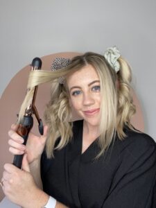 Medium hair length curl hack. www.twistmepretty.com